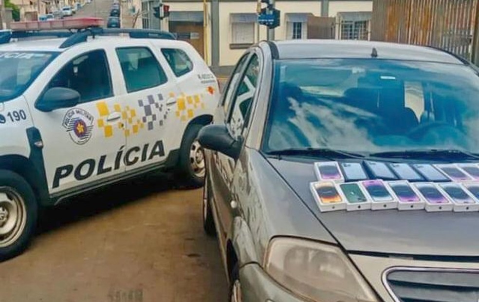 Carga de celulares avaliada em mais de R$ 100 mil é apreendida em Porangaba  — Foto: PMR/ Divulgação 