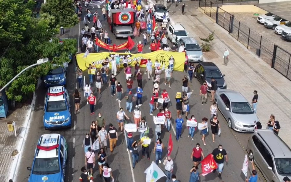 Manifestação contra presidente Jair Bolsonaro e pedindo vacinas contra Covid-19 Goiânia Goiás — Foto: Reprodução/TV Anhanguera