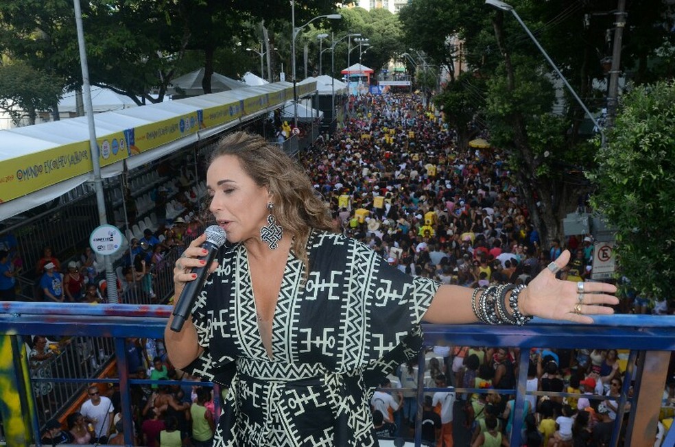 Daniela Mercury no circuito do Campo Grande, em Salvador — Foto: Márcio Reis/Ag. Haack