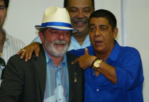 Zeca Pagodinho durante visita de Lula à Quadra da Portela, em 2004
