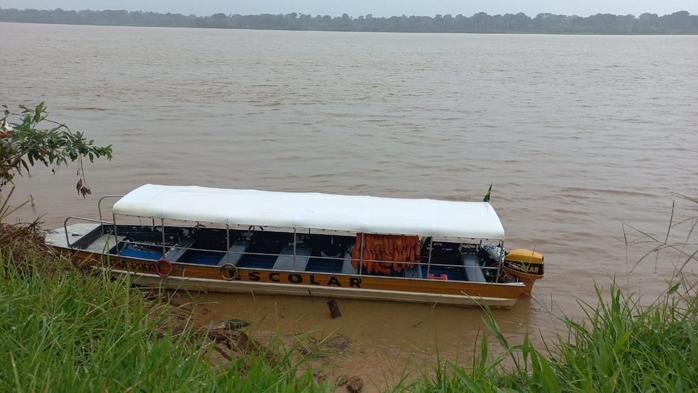 Transporte escolar fluvial em Cujubim Grande — Foto: Jaíne Quele Cruz/g1