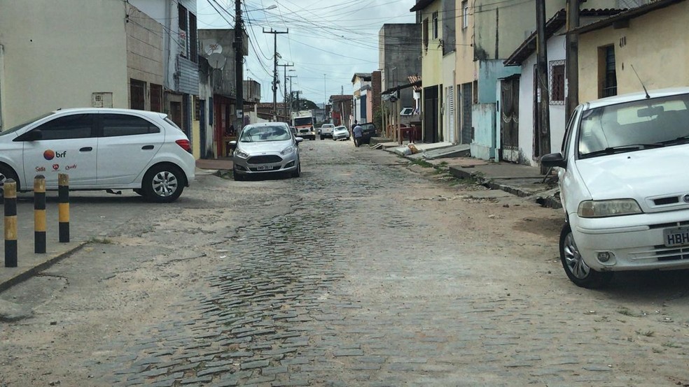 Homem fica uma hora na mira de assaltantes dentro do próprio carro em Natal  | Rio Grande do Norte | G1