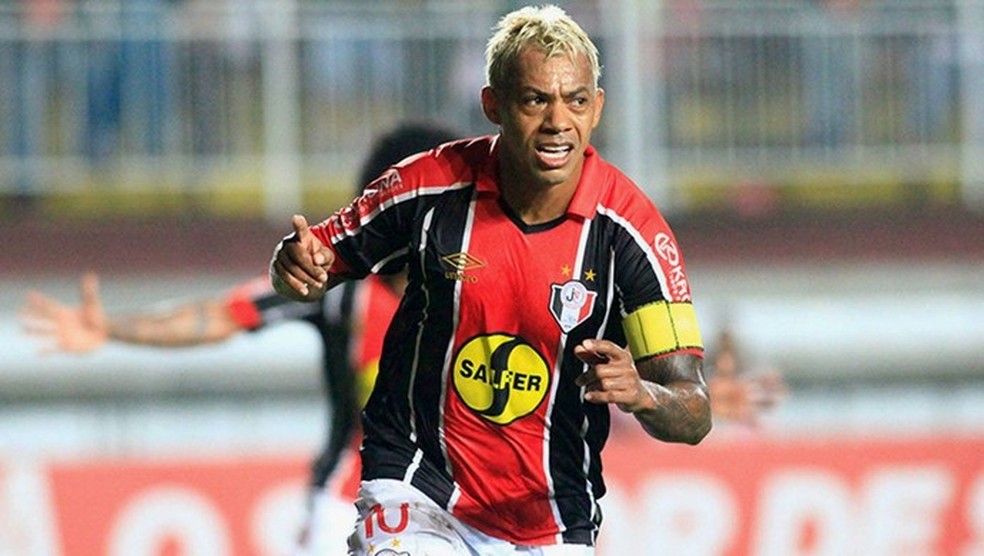 Marcelinho Para&iacute;ba teve uma isquemia, em Campina Grande (Foto: Jos&eacute; Carlos Forn&eacute;r/JEC/Arquivo)