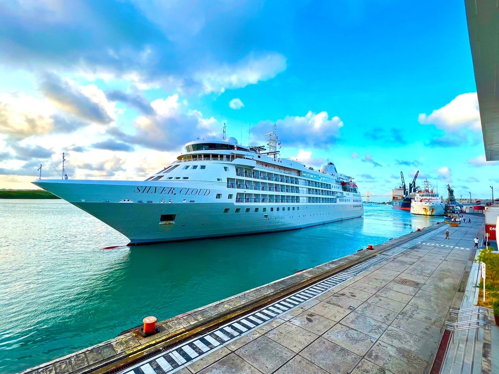 Navio Silver Cloud foi o primeiro cruzeiro a atracar no Porto de Natal desde março de 2020 — Foto: Divulgação / Codern
