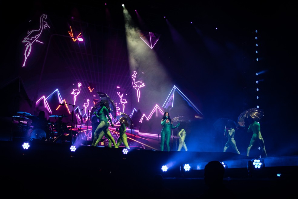 Dua Lipa dança e canta durante apresentação no Distrito Anhembi, em São Paulo — Foto: Fábio Tito/g1
