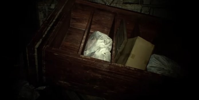 Enigma de Resident Evil 7 envolve apontar para cinco cadáveres espalhados pela casa (Foto: Reprodução/Felipe Demartini)