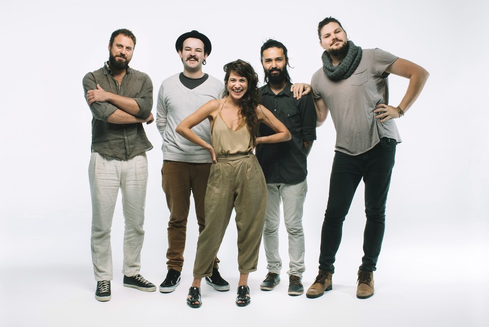 Para comemorar 10 anos de carreira, grupo faz turnê por 14 cidades do Paraná pelo Circuito Cultural do Sesi. — Foto: Lubi Meirelles / divulgação