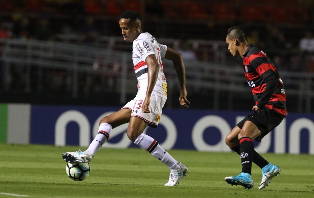 Técnico enche a bola de Militão, mas já lamenta: 