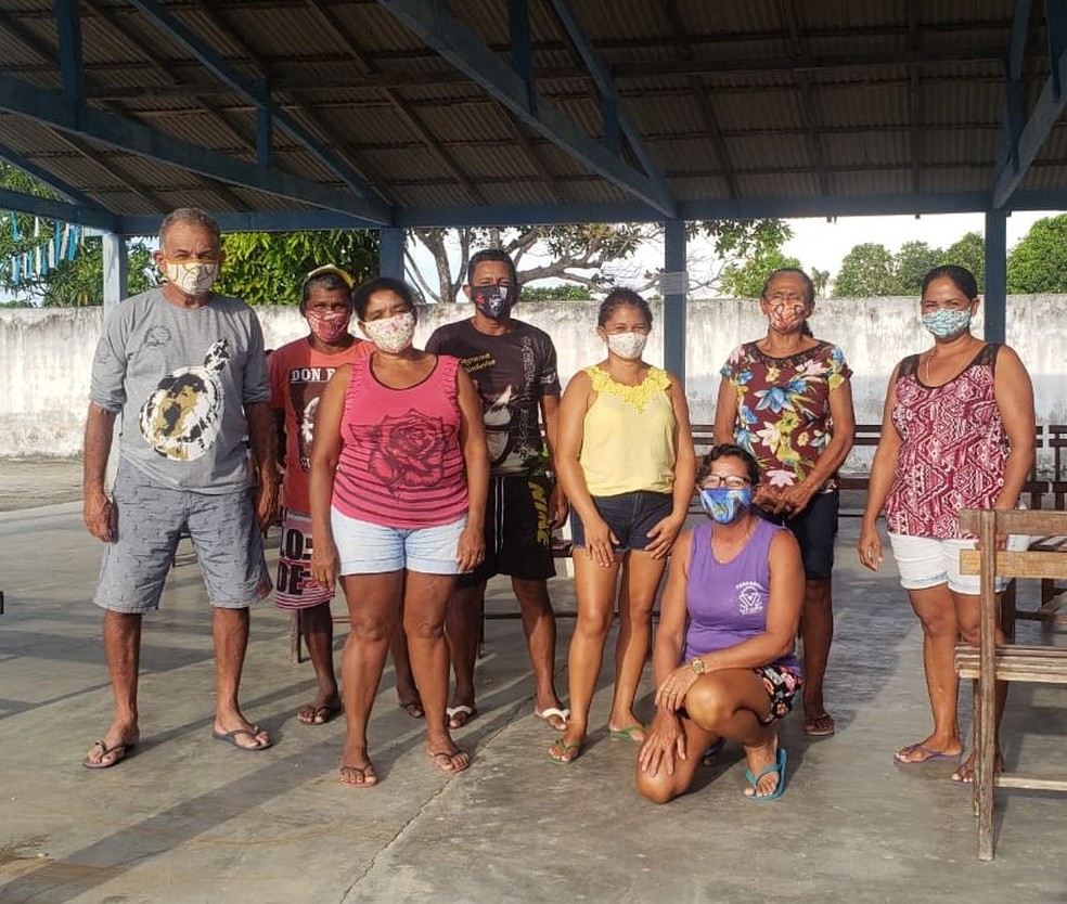 Comunitários envolvidos no projeto de preservação dos quelônios — Foto: Ascom MRN/Divulgação