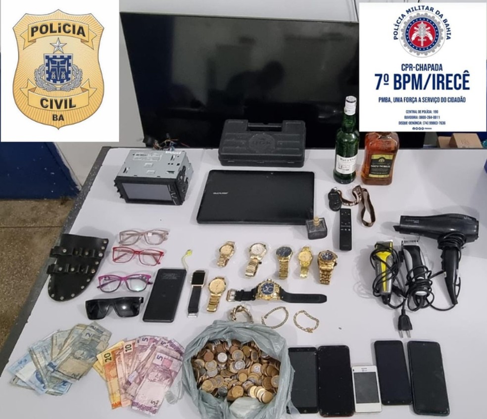 Suspeita foi encontrada com TV, notebook, celulares e outros itens — Foto: SSP-BA