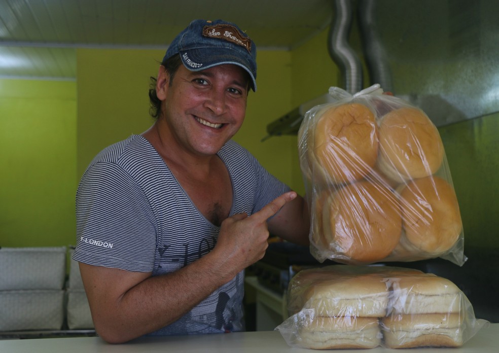 Ex-Menudo Roy Rosselló é dono de uma lanchonete na Zona Sul de Porto Alegre — Foto: Rafaella Fraga/G1