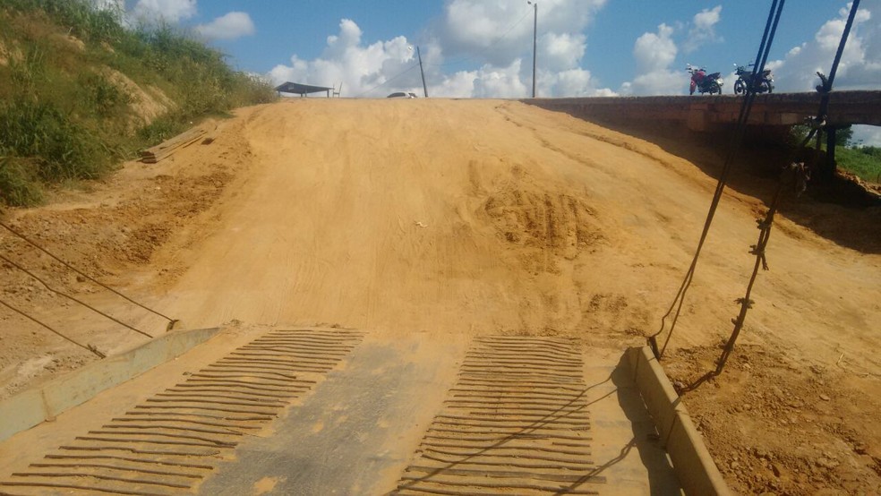 Moradores dizem que acesso oferece insegurança para motoristas  (Foto: Jhonatas Fabrício/Arquivo pessoal)