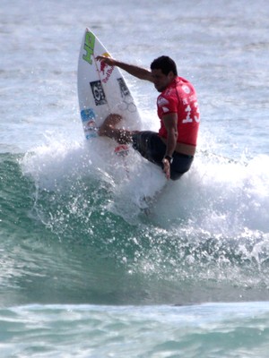 Adriano de Souza, o Mineirinho, em ação na segunda fase da etapa de Gold Coast - Mundial de Surfe (Foto: Luciana Pinciara / Motion Photos)