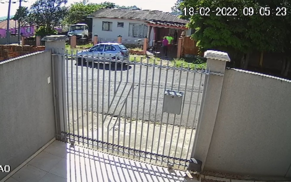 Imagens registraram movimentação na casa antes de Rômulo ser encontrado morto — Foto: Reprodução/Câmara de segurança