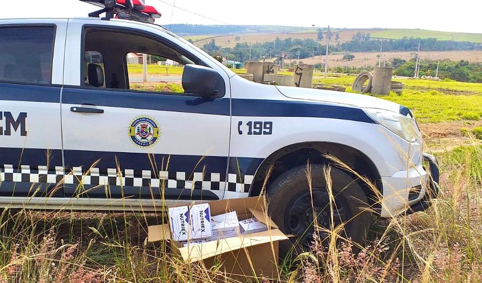 Polícia Civil investiga origem de testes de Covid encontrados em terreno Cerqueira Cesar (SP) — Foto: Guarda Civil Municipal/ Divulgação