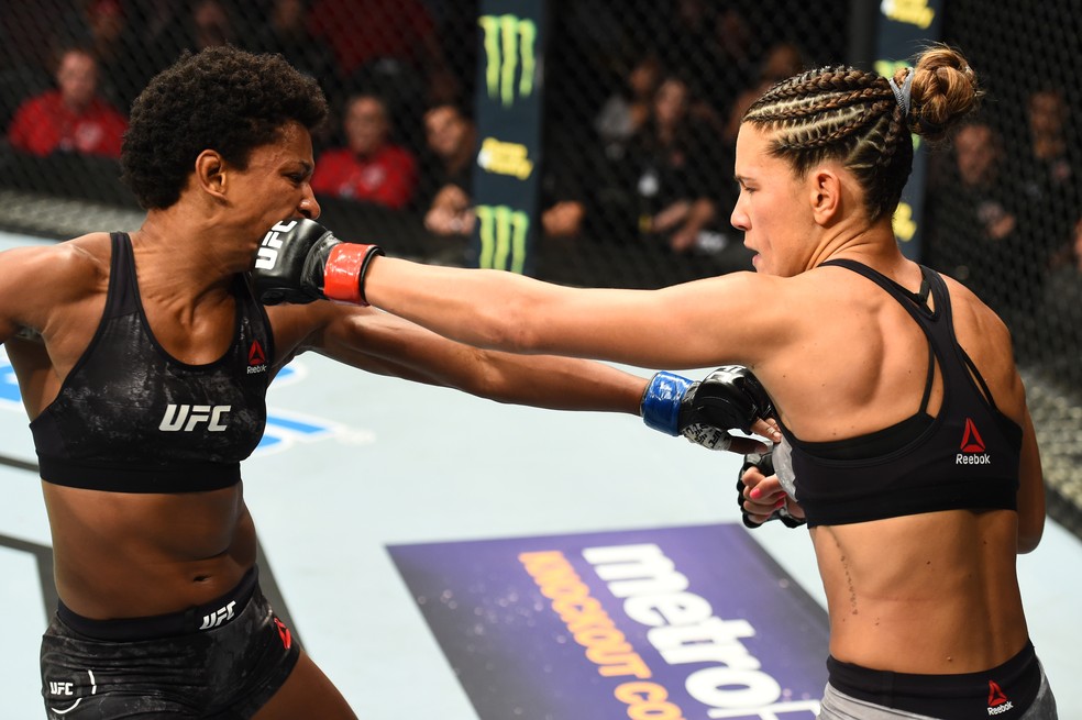 Angela Hill acabou derrotada por Cortney Casey na decisão dividida (Foto: Josh Hedges/Zuffa LLC / Getty Images)