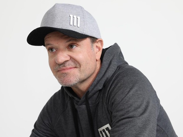 Queda de avião: Rubens Barrichello pede que buscas por