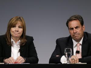 Mary Barra e Mark Reuss, da GM, falam sobre investigação de defeito na ignição que levou a mortes (Foto: AP)