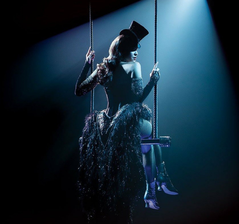 Karen Olivo no musical Moulin Rouge! (Foto: Reprodução / Instagram )