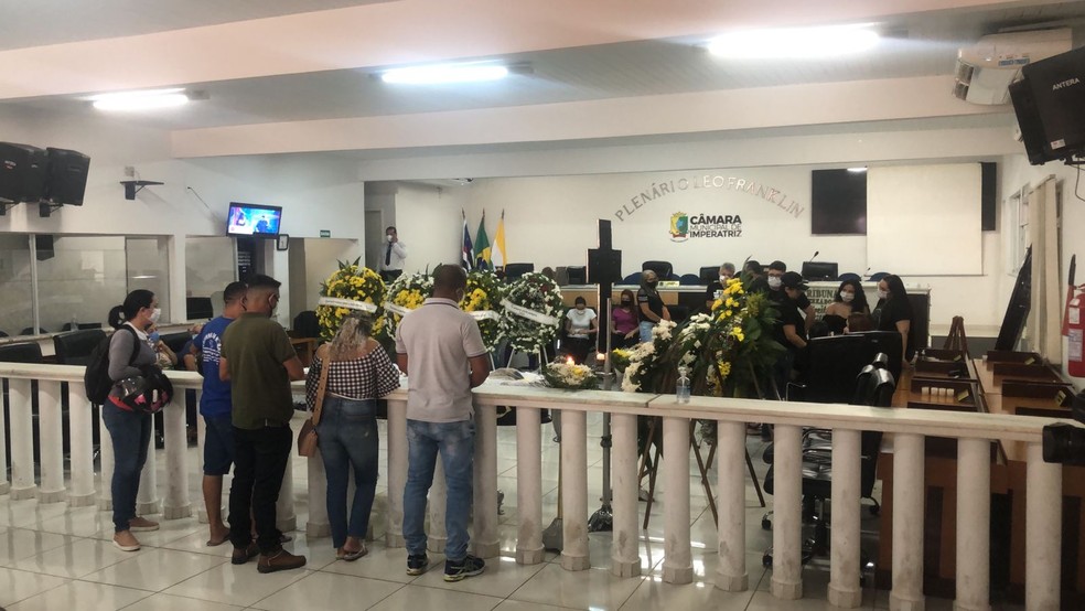Corpo do cantor Maurílio é velado no Maranhão — Foto: André Sousa/TV Mirante