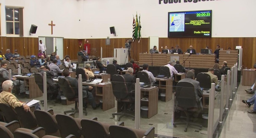 Prefeitura tira de votação projeto que prevê alteração na cobrança da taxa de lixo (Foto: Reprodução/TV TEM)