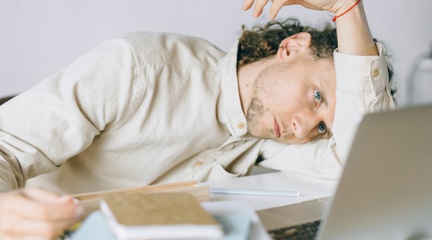 burnout, esgotamento, trabalho ruim, home office, cansaço (Foto: Reprodução/Pexels)