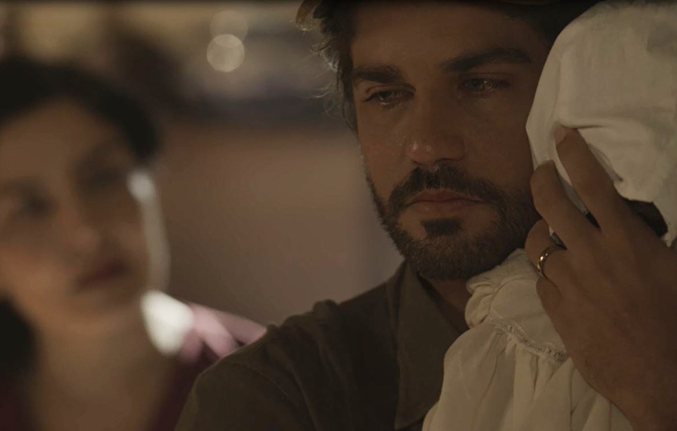 Inácio é firme com Delfina e diz que vai levar sua filha (Foto: TV Globo)