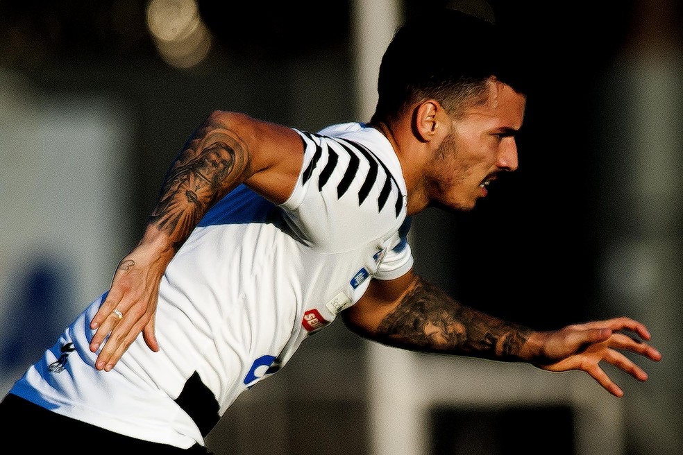 Zeca chegou a falar publicamente do acerto com o Flamengo, mas jurídico vetou (Foto: Ivan Storti/Santos FC)