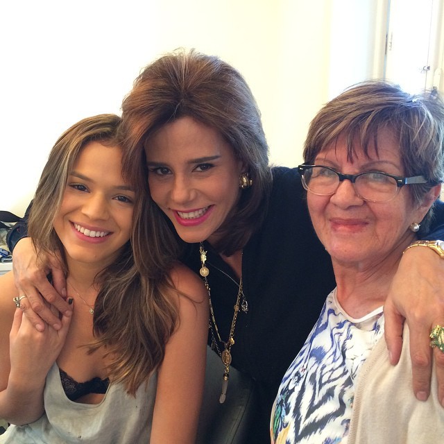 Bruna Marquezine, Narcisa e dona Pilar (Foto: Instagram/ Reprodução)