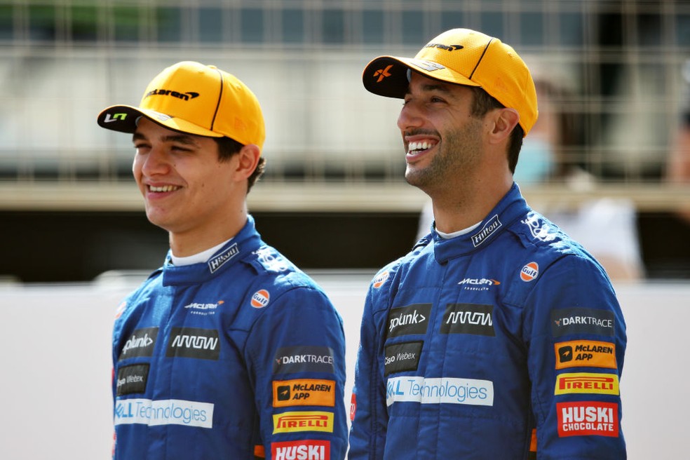 Lando Norris e Daniel Ricciardo, dupla da McLaren na F1 em 2021 — Foto: Joe Portlock/Getty Images