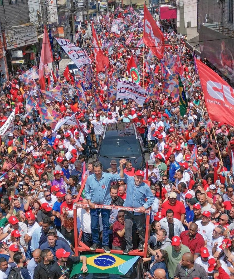 Fernando Haddad (PT) e Lula fazem ato de campanha em São Bernardo do Campo, no ABC Paulista, nesta quinta-feira (6). — Foto: Ricardo Stuckert/Divulgação