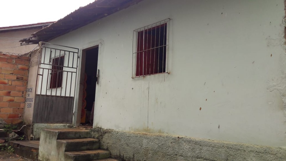 Vítimas foram assassinadas na casa onde moravam — Foto: Polícia Militar/Divulgação