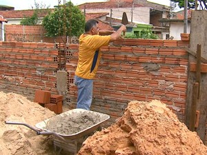 Setor de construção civil tem 500 vagas para cursos de qualificação em Araraquara, SP (Foto: Adriano Ferreira/EPTV)