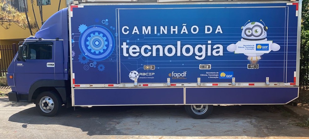 Caminhão da Tecnologia oferece cursos gratuitos de robótica a estudantes de baixa renda do DF — Foto: Secti-DF/Divulgação