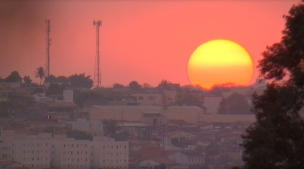 Sorocaba tem recorde de temperatura e bate os 38,9°C nesta sexta-feira — Foto: Reprodução/TV TEM