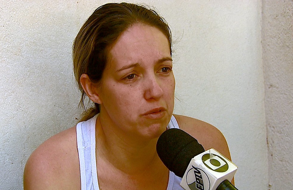 Mãe do adolescente indignada com a situação (Foto: Ely Venâncio/EPTV)