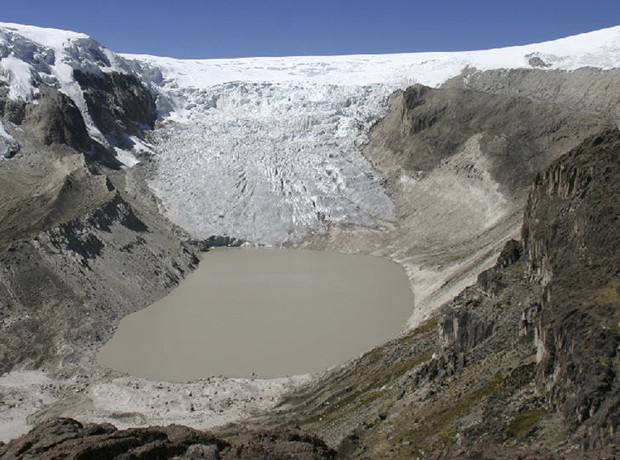 A geleira de Quelccaya em 2008, já atingida pelo derretimento causado pelo aquecimento global (Foto: Lonnie Thompson/Universidade Estadual de Ohio/"The New York Times")