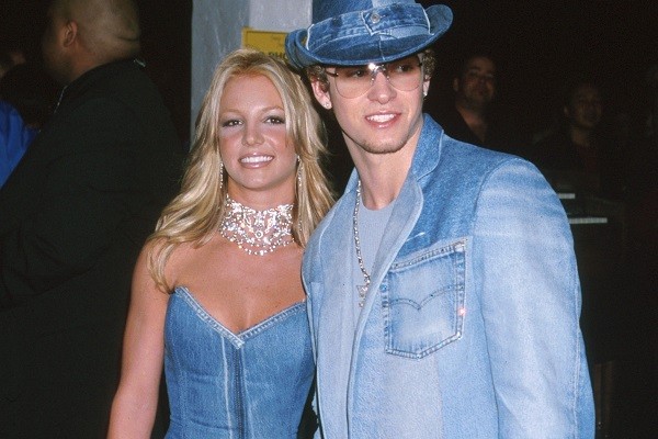 Britney Spears e Justin Timberlake usaram look combinando em 2001 (Foto: Getty Images)