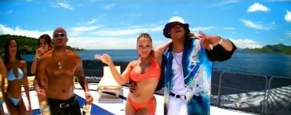 Karrine Stefans abraçada com Jay-Z em um clipe do ano 2000 (Foto: Reprodução)