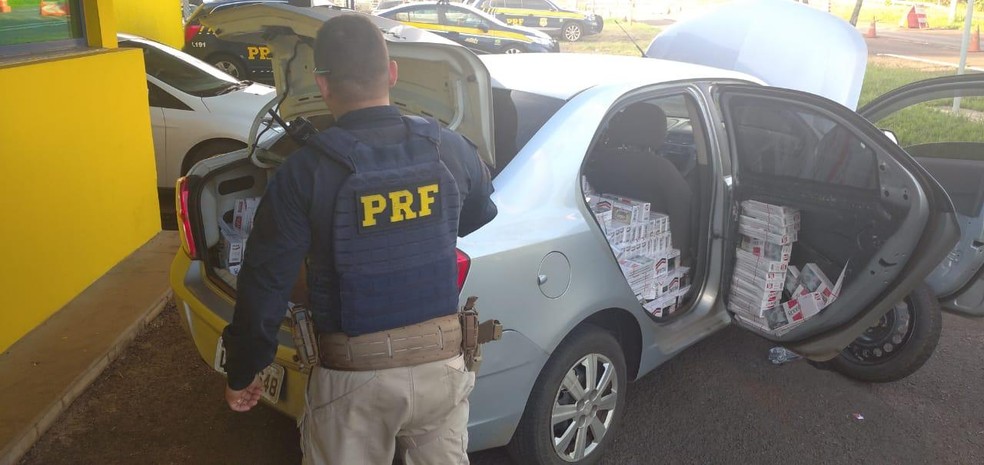 PRF apreende mais de 12 mil maços de cigarros contrabandeados em Ourinhos — Foto: Polícia Rodoviária Federal/Divulgação