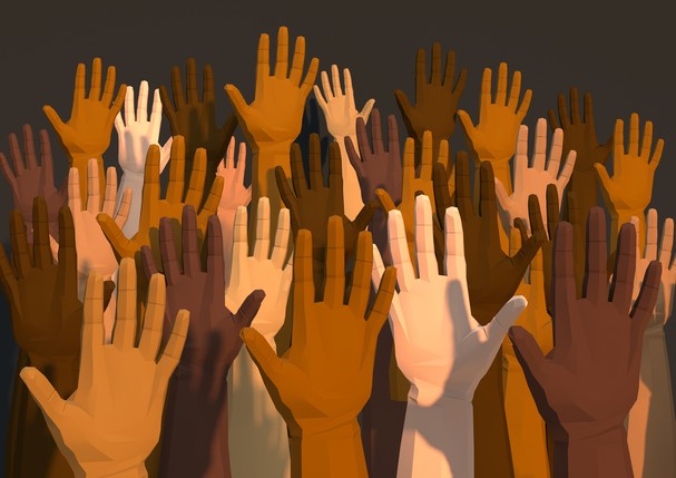 Digital generated image of multi-ethnic arms raised in the air on dark gray background. (Foto: Getty Images)