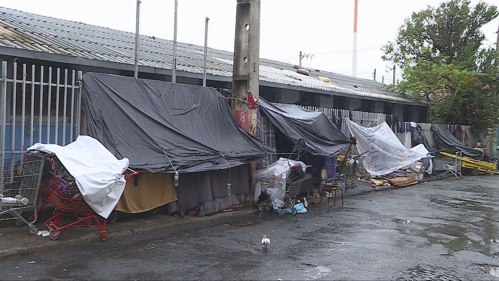 Venezuelanos acolhidos em abrigo de BH tiveram teste positivo para Covid-19 — Foto: TV Globo/Reprodução 
