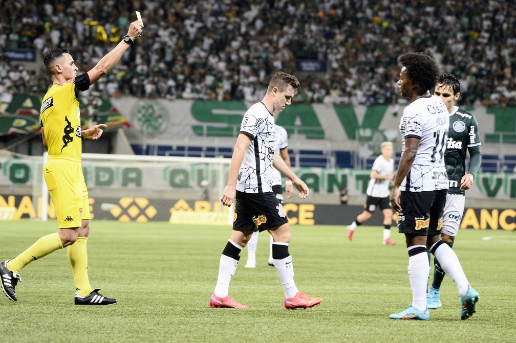 Piton não agrada e Corinthians vê questão a resolver na lateral esquerda antes de mata-mata do Paulistão