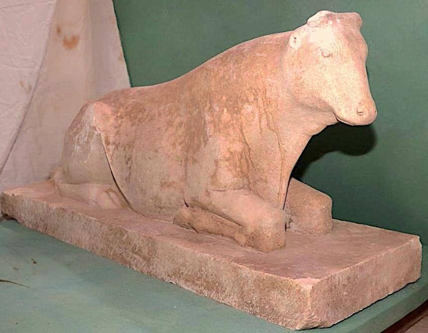 Estátua de um bezerro Apis (Foto: Ministry of Tourism and Antiquities وزارة السياحة والآثار﻿)