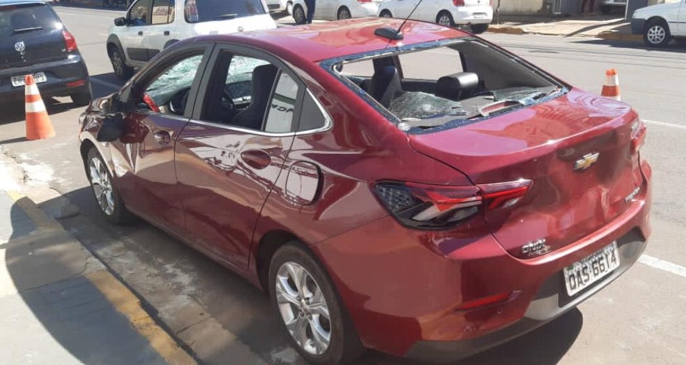 Carro foi levado para delegacia em MS — Foto: Marcus Vinnicius Cintra/TV Morena