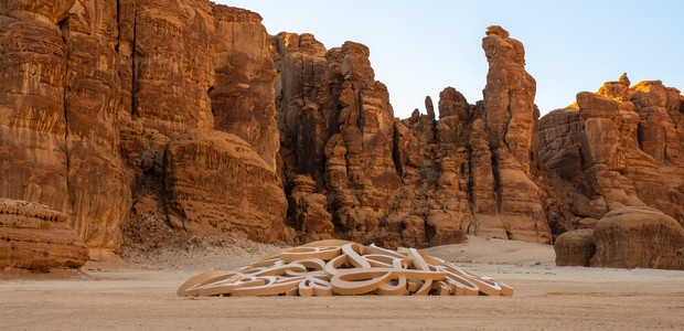 Exposição coloca instalações de arte no meio do deserto na Arábia Saudita  (Foto: Divulgação)