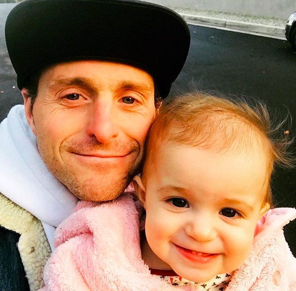 Cameron Douglas com a filha Lua (Foto: Instagram)