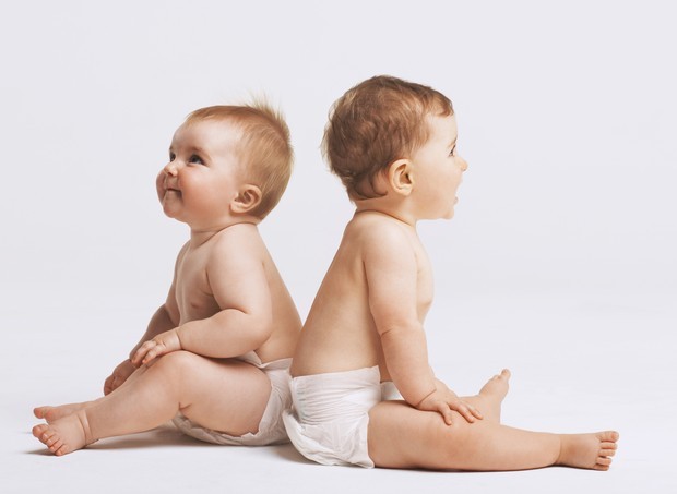 Bebês se sentam sozinhos com cerca de 6 meses de vida   (Foto: Thinkstock)