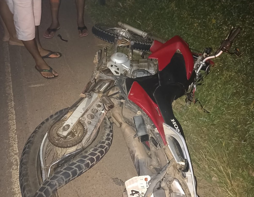 Moto de casal morto em acidente no Sul do Piauí — Foto: Reprodução