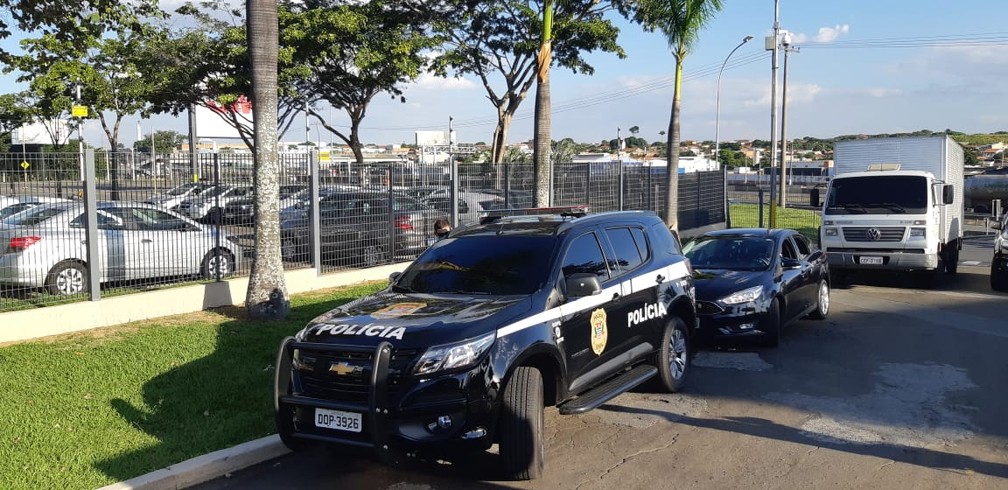 Polícia Civil dá suporte a operação do governo de São Paulo em confiscar máscaras na 3M, em Sumaré (SP) — Foto: Jonatan Morel/EPTV